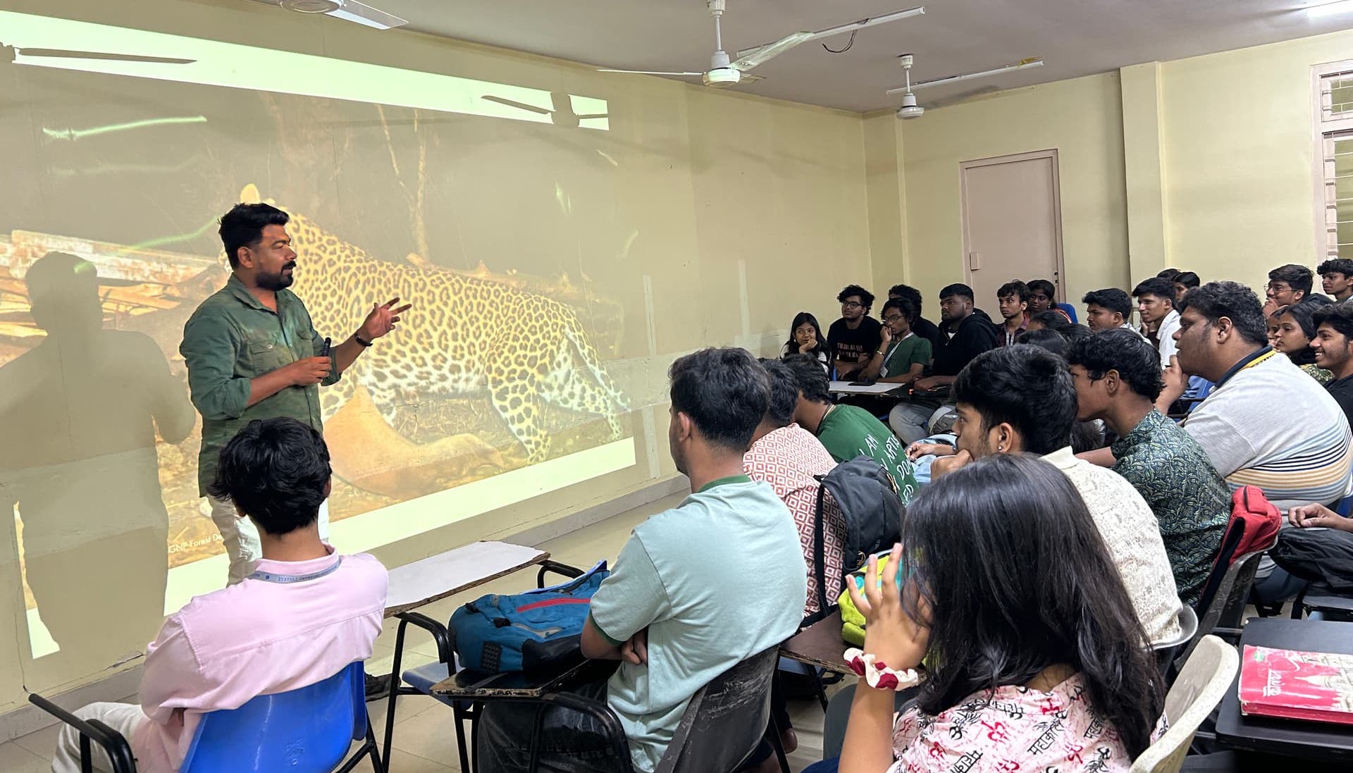 Nikit Surve (WCS-India) explaining how unmanaged waste in Mumbai attracts free-ranging dogs, which in turn draw leopards, during a session at Maharshi Dayanand (M.D.) College